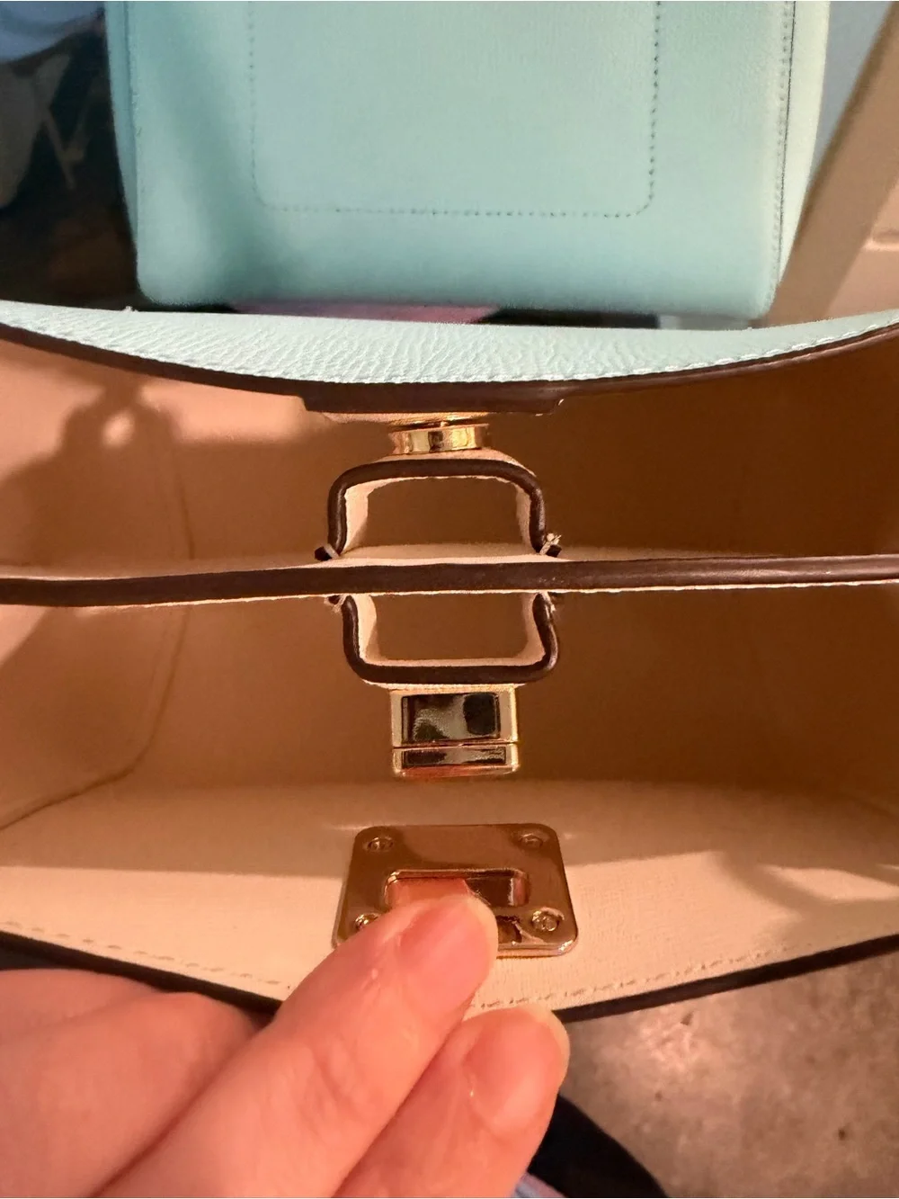 kate spade pebble texture